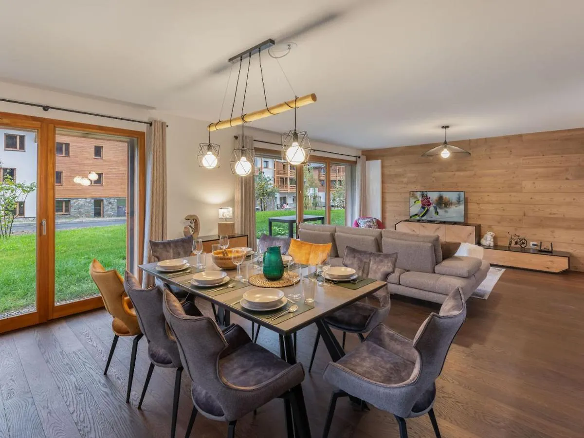 Appartement Moderne Avec 3 Chambres, Terrasse, Garage Et Services Inclus A Megeve - Fr-1-569-131 Apartment