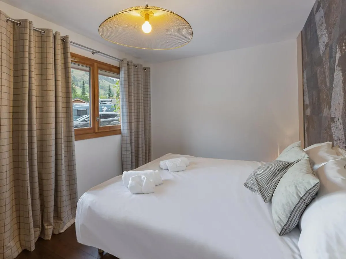 Apartment Appartement Moderne Avec 3 Chambres, Terrasse, Garage Et Services Inclus A Megeve - Fr-1-569-131